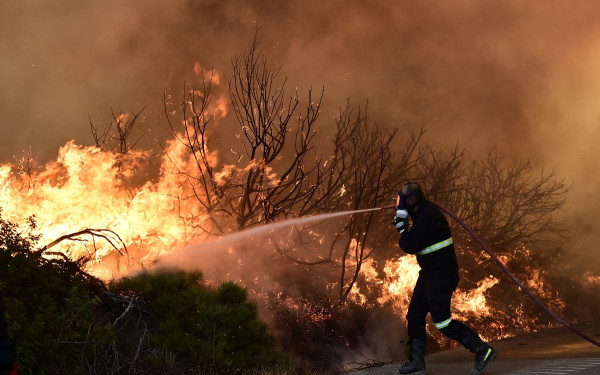 Κιλκίς: Συνεχίζεται η μάχη με τις φλόγες στο Πευκόδασος