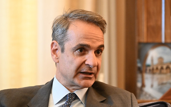 H Le Figaro υμνεί τον Μητσοτάκη και αναφέρεται στα διδάγματα που μπορεί να αντλήσει η Γαλλία από τον Έλληνα πρωθυπουργό