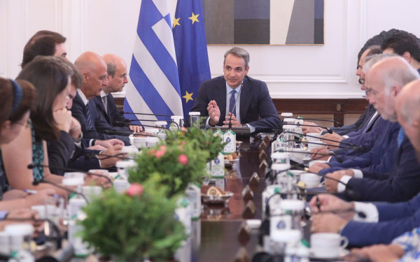 Επτά νομοσχέδια στο Υπουργικό Συμβούλιο: Στο επίκεντρο κατώτατος μισθός και μειώσεις φόρων