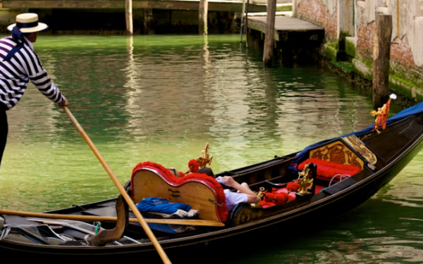 Ιταλία: «Κόφτη» και απαγορεύσεις για τα τουριστικά γκρουπ βάζει η Βενετία