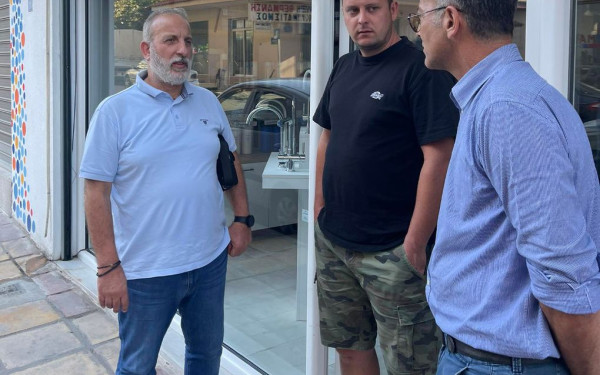 Τον Εύοσμο επισκέφτηκε ο Θεόδωρος Πανταλέων - Οι μαρτυρίες καταστηματαρχών για τις διακοπές ρεύματος και οι ευθύνες του ΔΕΔΔΗΕ (φωτ.)