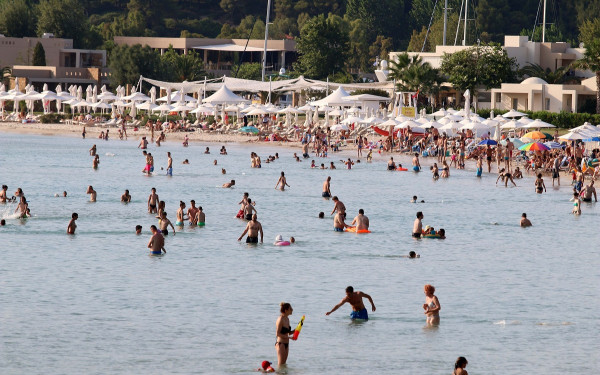 Χαλκιδική: Δεν γέμισε τα ταμεία των επιχειρήσεων ο υπερτουρισμός