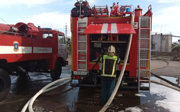 Ρωσία: Στις φλόγες αποθήκες πετρελαίου από επίθεση ουκρανικού drone (βίντεο)