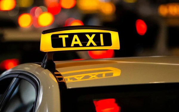 «Ευχαριστώ κορόιδο»: Οδηγός ταξί πήρε 160 ευρώ από τουρίστα για τη διαδρομή αεροδρόμιο-Πειραιάς (βίντεο)