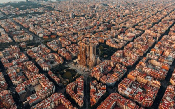 Δεν αντέχει άλλο τουρισμό η Βαρκελώνη - Βάζει τέλος στο Airbnb μέχρι το 2028