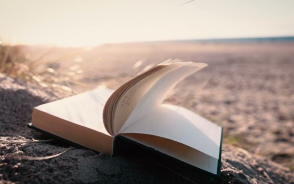 Ανάγνωση: Πέντε βιβλία μεταφρασμένης πεζογραφίας για την παραλία