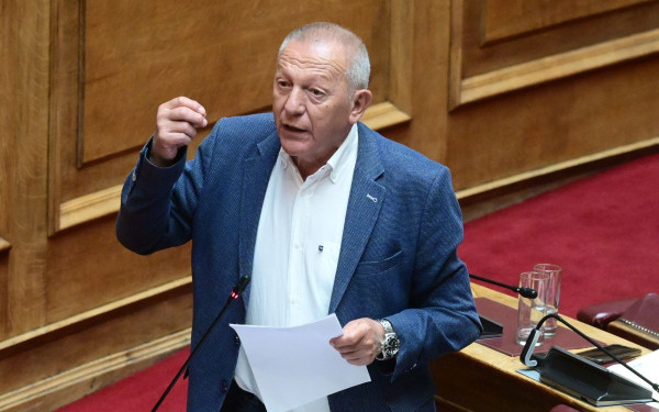 Βουλή - Παφίλης: Ντροπή μια κυβέρνηση να δηλώνει ότι δεν γνωρίζει τι μεταφέρουν τα τρένα