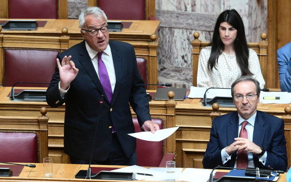 Υποκλοπές: Νέα ομαδικά αντιπολιτευτικά πυρά στη Βουλή - Για εμπλοκή του Κ. Μητσοτάκη στο σκάνδαλο μιλούν τα κόμματα