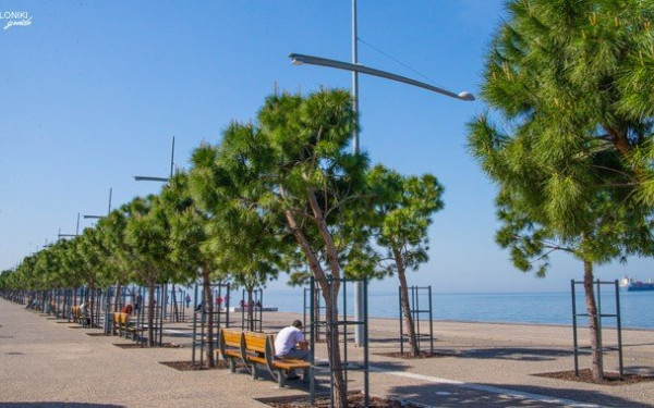 Νέα Παραλία: Καθαρίζεται και γεμίζει με street art