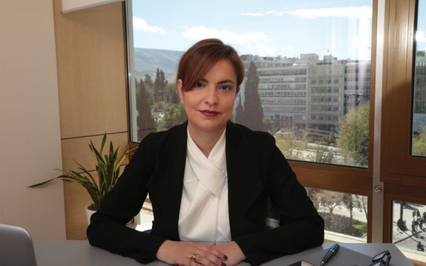 Η επικεφαλής του "Υπερταμείου" εκθειάζει την προσφορά των δημόσιων υπηρεσιών