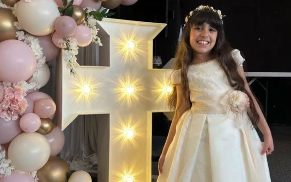 Οι γονείς της Άλις που σκοτώθηκε στην επίθεση με μαχαίρι στην Αγγλία, ζητούν να μπει τέλος στις ταραχές (βίντεο)