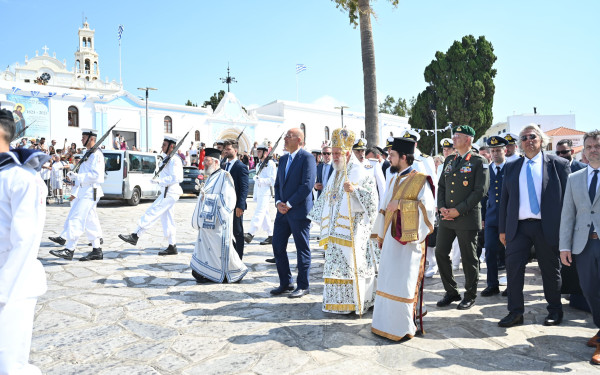 Ο Ν. Δένδιας από την Τήνο: «Κάθε ημέρα η πατρίδα μας γίνεται ισχυρότερη, δυνατότερη»