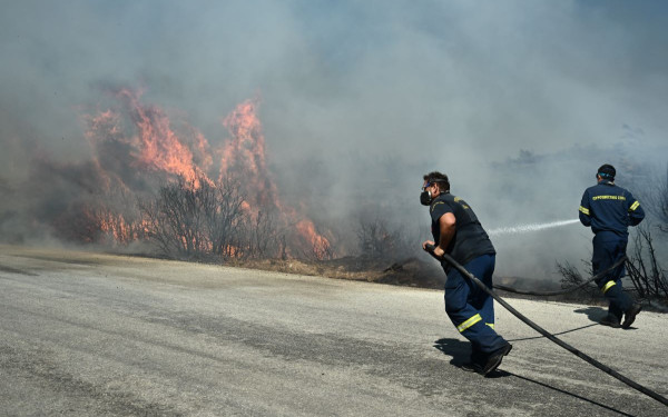Αττική: Μήνυμα από το 112 για εκκένωση της περιοχής Ερυθρός στη Νέα Μάκρη