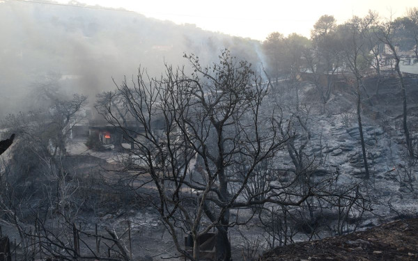 Πύρινος όλεθρος στην Αττική: Χωρίς ενιαίο μέτωπο η φωτιά - Αναζωπύρωση στη Νέα Μάκρη, 112 για εκκένωση του οικισμού Ερυθρός (βίντεο)