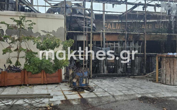 Θεσσαλονίκη: Στις φλόγες καφέ-μπαρ στην οδό Λαγκαδά - Κάηκε ολοσχερώς (βίντεο, φωτ.)