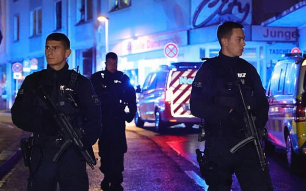 Γερμανία - Επίθεση στο Ζόλινγκεν: Ο συλληφθείς δεν είναι ο δράστης - Βρέθηκε το όπλο του εγκλήματος