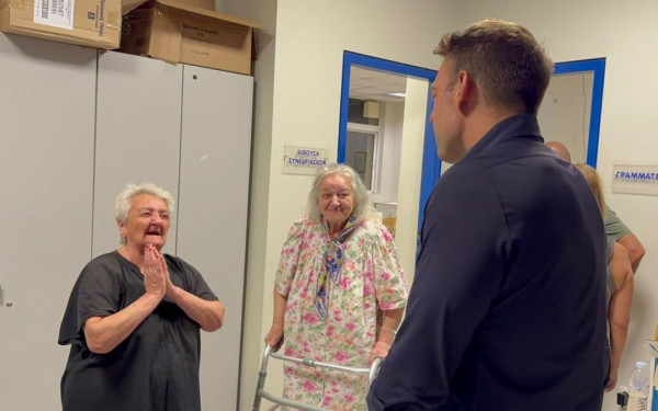 Στη φωτιά στον δήμο Χαλανδρίου και σε δομές φιλοξενίας πυρόπληκτων ο Στ. Κασσελάκης (φωτ.)