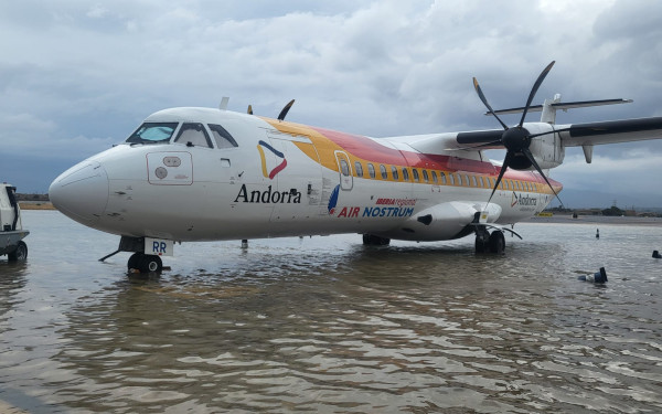 Ισπανία: Πλημμύρισαν δρόμοι και το αεροδρόμιο από καταιγίδα στη Μαγιόρκα