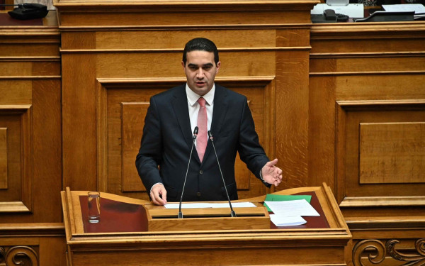 ΠΑΣΟΚ: Ο υπουργός Εθνικής Άμυνας δημιουργεί τεράστια αναταραχή στις Ένοπλες Δυνάμεις