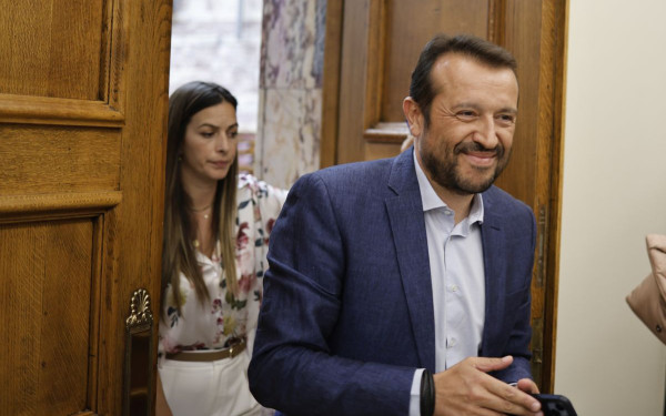 ΣΥΡΙΖΑ: Πέρασε οριακά η εισήγηση Κασσελάκη για αλλαγή στο προεδρείο της Κοινοβουλευτικής Ομάδας - «Καρατόμησε» Φάμελλο - Έβαλε Παππά