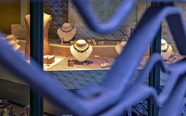 Καβάλα: Επαγγελματίες διαρρήκτες «ξάφρισαν» κοσμηματοπωλείο - «Έσπασαν» ηλεκτρονικά δύο κυλιόμενους κωδικούς