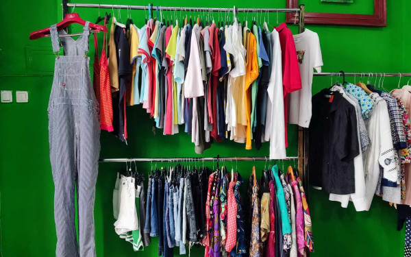 Θεσσαλονίκη: Ενοικίαση ποδηλάτων, ανταλλαγή ρούχων και επαναπώληση αντικειμένων οι δημοφιλέστερες πρακτικές επαναχρησιμοποίησης της νεολαίας