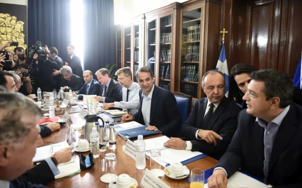 Η Τρίτη του Μητσοτάκη στη Θεσσαλονίκη, ο γάμος του Κασσελάκη και η μπάλα του Φιλόθεου.  Γράφει ο Μποξέρ*