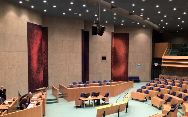 Ολλανδία: Απαγορεύθηκαν τα κινητά τηλέφωνα στις συνεδριάσεις του υπουργικού συμβουλίου για αποφυγή του κινδύνου κατασκοπείας