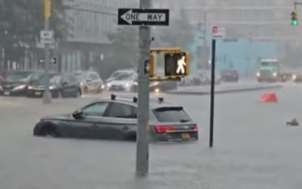 «Άνοιξαν» οι ουρανοί στην Αυστρία - Καταρρακτώδεις βροχές προκαλούν πλημμύρες