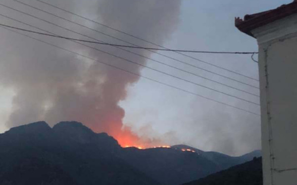 Καβάλα: Καίγεται για έκτη ημέρα το Παγγαίο - Επιχειρούν τα εναέρια μέσα
