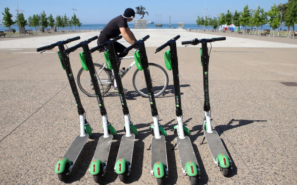 Δήμος Θεσσαλονίκης: «Σφίγγει» ο κλοιός για ηλεκτρικά πατίνια και σκούτερ από Δευτέρα - Κόβονται πρόστιμα