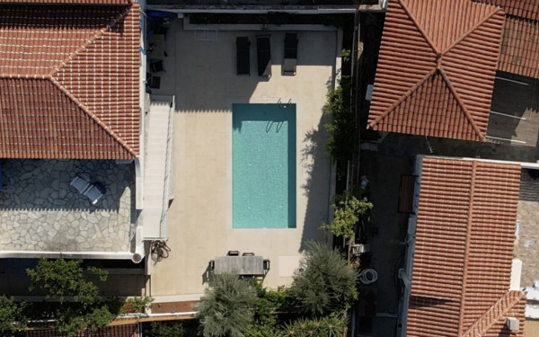 Το Υπουργείο Πολιτισμού για το σπίτι Κασσελάκη στις Σπέτσες: Η άδεια του 1978 είναι για βόθρο και όχι για πισίνα