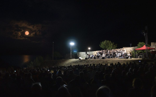 Πανσέληνος Αυγούστου: Όλες οι μουσικές εκδηλώσεις στην Κ. Μακεδονία  σε αρχαιολογικούς χώρους και μουσεία