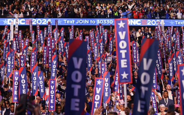 Κάμαλα Χάρις: Και επισήμως υποψήφια των Δημοκρατικών στις προεδρικές εκλογές