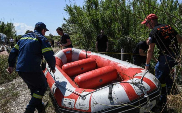 Λευκάδα: Αίσιο τέλος για τουρίστρια που έπεσε σε γκρεμό - Στήθηκε επιχείρηση διάσωσης από τη θάλασσα