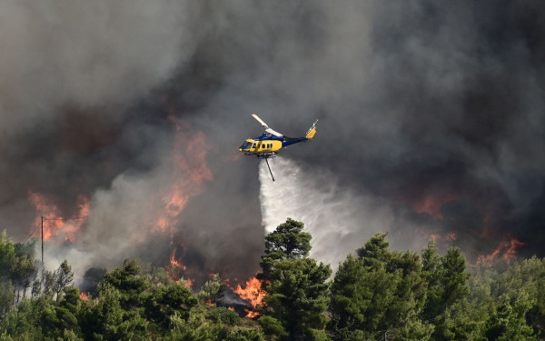 Φωτιά στην Αττική: Τι είναι το φαινόμενο των κηλιδώσεων που οδήγησε στη γρήγορη εξάπλωση του μετώπου