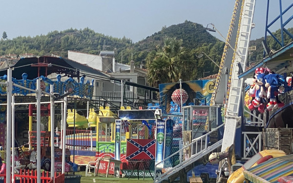 Θάνατος 19χρονου σε λούνα παρκ στη Χαλκιδική: «Τα μηχανήματα δεν είχαν άδεια», λέει η δήμαρχος Κασσάνδρας