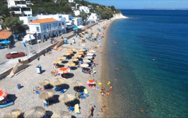 Λήξη συναγερμού στη Χίο: Βάση ομπρέλας η... «νάρκη» στο βυθό