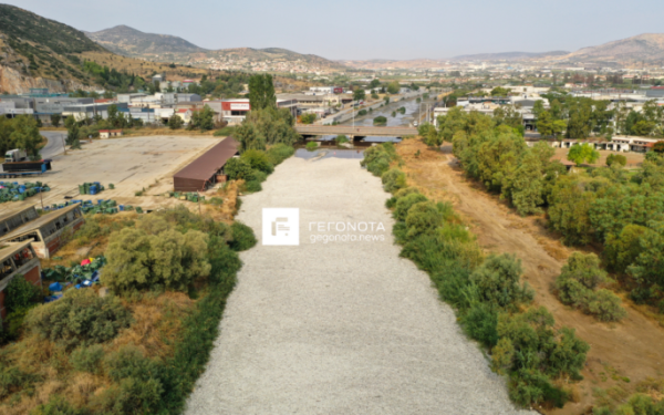 Μαγνησία: Απόκοσμες εικόνες πάνω από τον χείμαρρο του Ξηριά – Κόκκινος από το αίμα των νεκρών ψαριών (δείτε βίντεο & φωτ.)