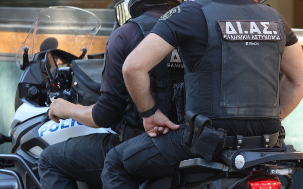 Τέμπη: Η Κρατική Ασφάλεια συνέλαβε 50χρονο που καλούσε σε πράξεις βίας μέσω διαδικτύου