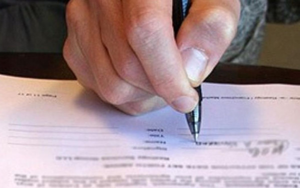 Χαλκίδα: Μεγαλογιατρός πλαστογράφησε τη διαθήκη της μητέρας του για να πάρει την περιουσία από τον αδερφό του (βίντεο)