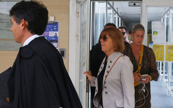 Γαλλία: «Ο κόσμος μου κατέρρευσε, ό,τι έχτιζα επί 50 χρόνια» κατέθεσε η Ζ. Πελικό που βιαζόταν αναίσθητη από τον άνδρα της και άλλους