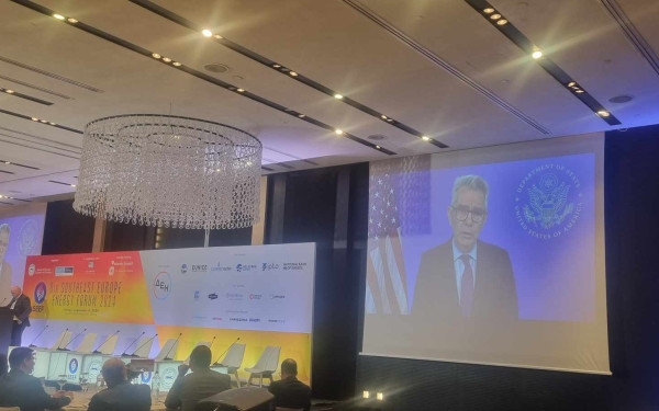 Τζ. Πάιατ: Το φθηνό ρωσικό αέριο χρηματοδοτεί την πολεμική μηχανή του Πούτιν