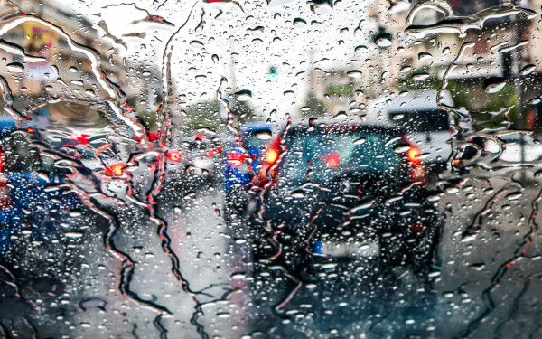 Καιρός: Ισχυρές καταιγίδες, θυελλώδεις άνεμοι και λασποβροχές - Ποιες περιοχές θα «χτυπήσει» το ψυχρό μέτωπο