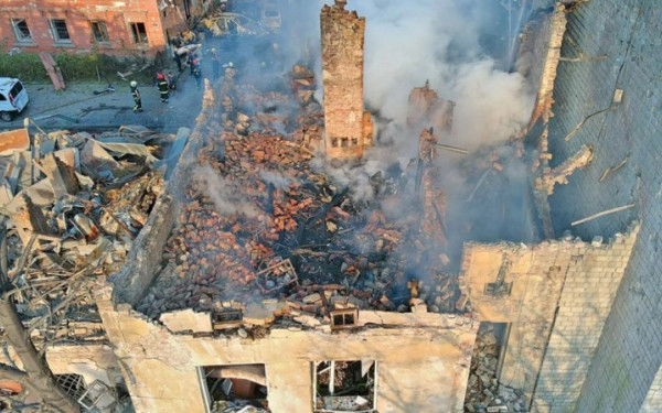 Νέες ρωσικές αεροπορικές επιδρομές στην Ουκρανία: Επτά νεκροί και πάνω από 30 τραυματίες στη Λβιβ - «Σήκωσε» εσπευσμένα μαχητικά η Πολωνία (βίντεο)