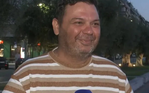 Συγκινήθηκε ο καμεραμάν των Ράδιο Αρβύλα για τα γενέθλια του ΠΑΣΟΚ: Δάκρυσε με το «Καλημέρα Ήλιε» (βίντεο)