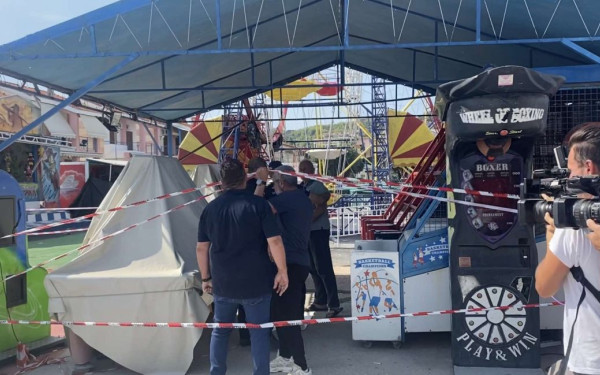 Πευκοχώρι: Ξεκίνησε ο τεχνικός έλεγχος στο λούνα παρκ, παρουσία αστυνομικών - Ένταση με τον πατέρα του 19χρονου (βίντεο, φωτ.)