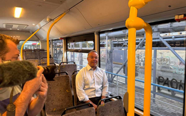 Συγκοινωνίες Θεσσαλονίκης: Ο απών Καραμανλής, ο μεθοδικός Σταϊκούρας, το φράγμα των 300 λεωφορείων και ο στόχος του 50%. Γράφει ο Σαλονικιός