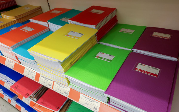 Θεοδωρικάκος: Σταθερές οι τιμές στα σχολικά είδη για το 2025 - Δέσμευση από τα σούπερ μάρκετ