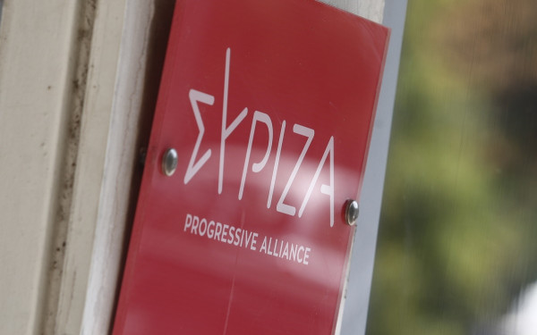 ΣΥΡΙΖΑ: Η κοινωνία βλέπει τους κόπους της να πηγαίνουν αδιαφανώς σε ιδιώτες